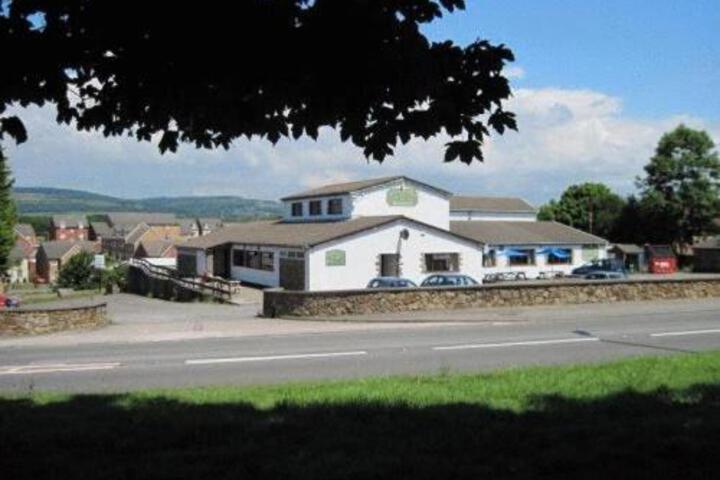 Exterior of Green Acre Motel