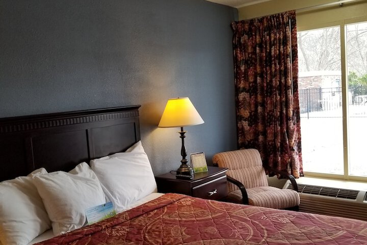 Queen Bed Accessible (1 of 6)