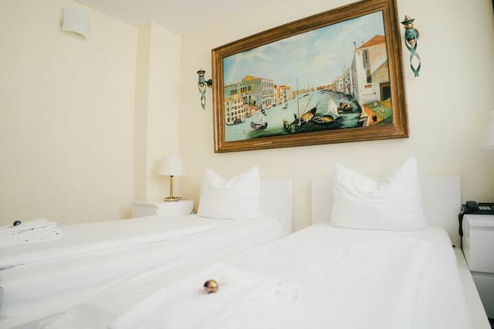 Room 4 of 24