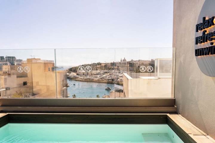 Pool 17 of 38