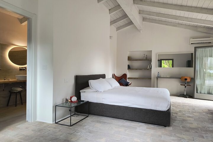 Room 25 of 60
