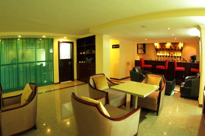Lounge 94 of 103
