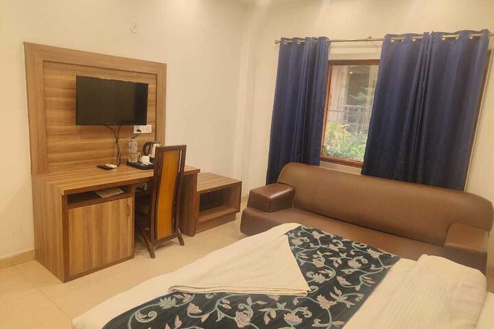 Room 14 of 20