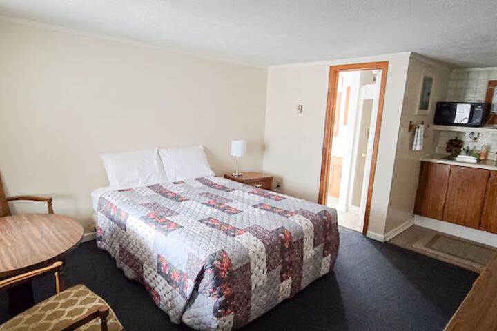 Room 6 of 18