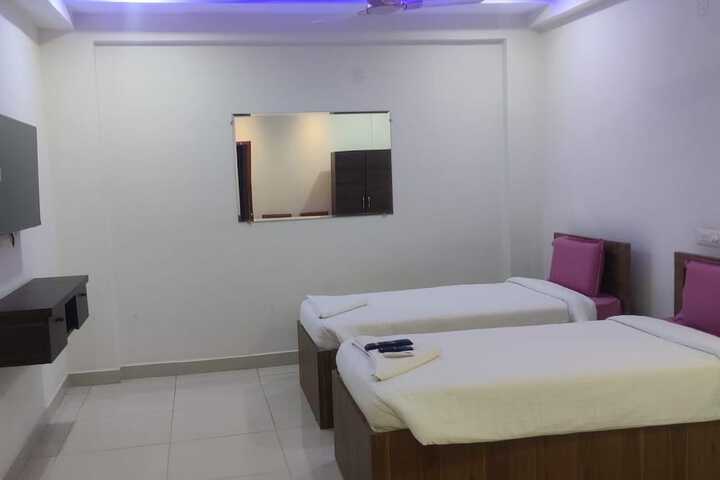 Room 11 of 27