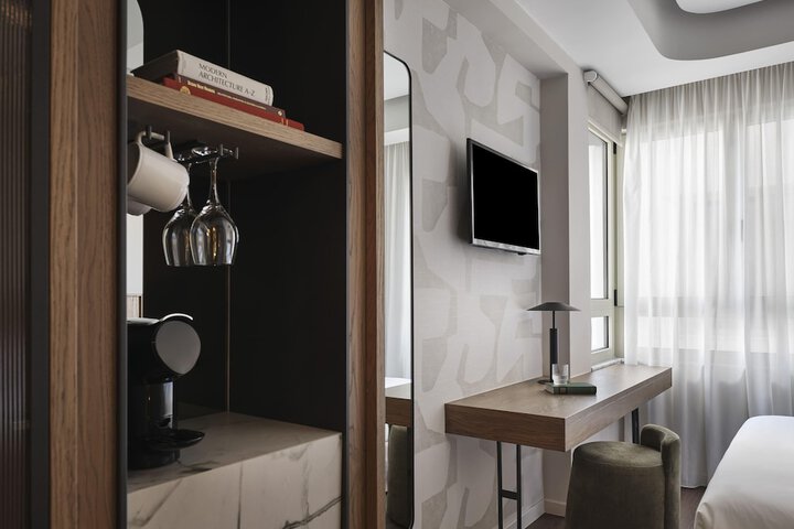 Room 53 of 88