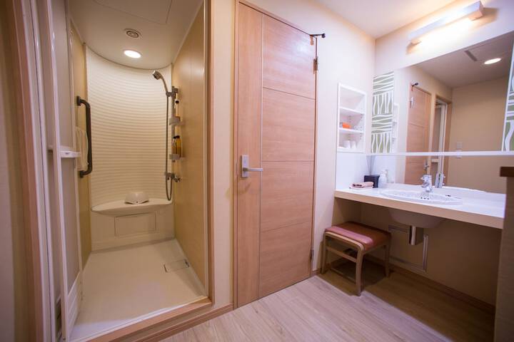 Room 25 of 165