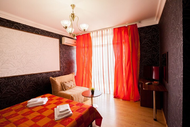 Room 10 of 42