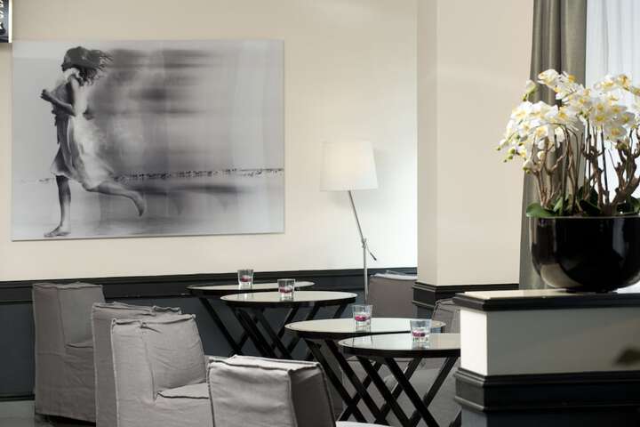 Guest Lobby