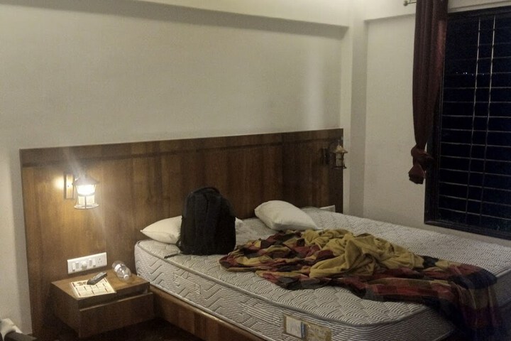 Room 6 of 15