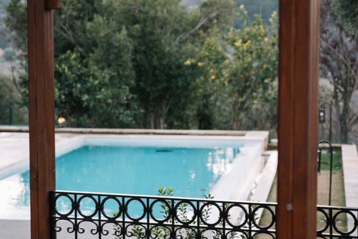 Pool 10 of 25