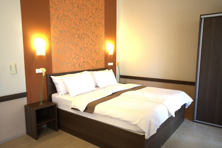 Room 6 of 13