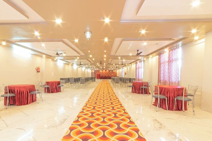 Ballroom/Hall 11 of 13
