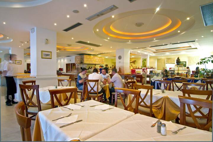 Dining 37 of 56