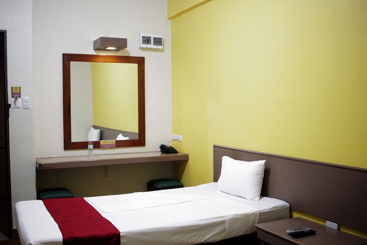 Room 4 of 7