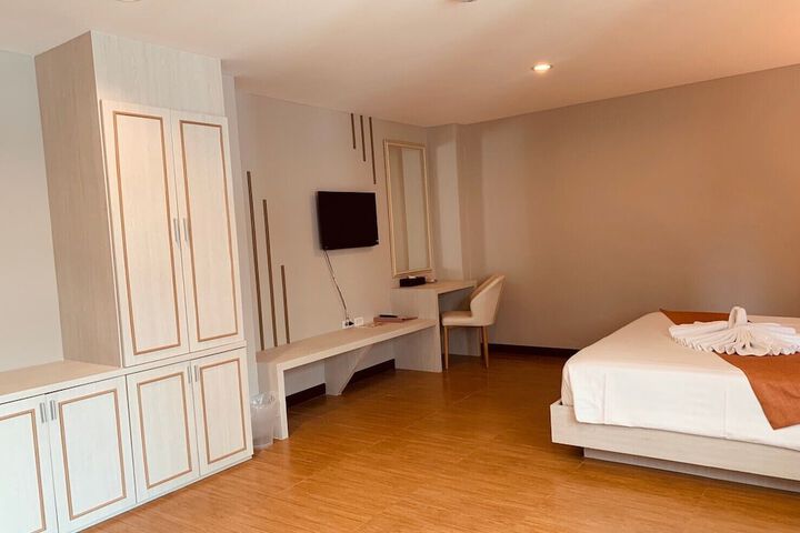 Room 35 of 174
