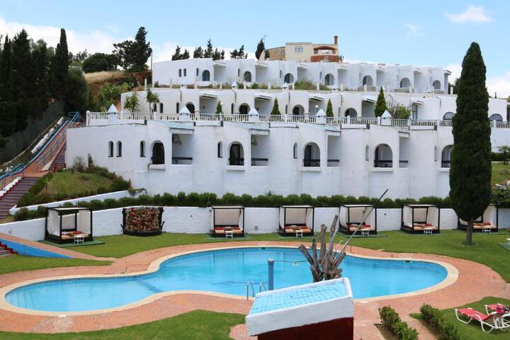 Hotel Exterior 16 of 23