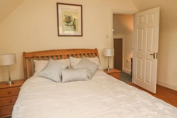 Room 2 of 16