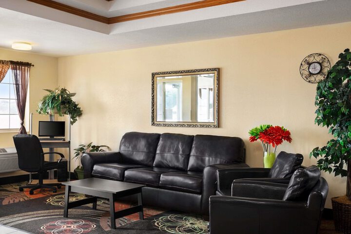 Business Center 24 of 26