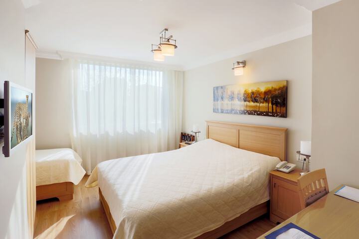 Room 17 of 36