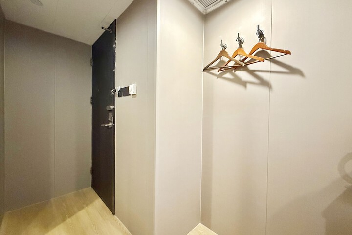 Room 7 of 19