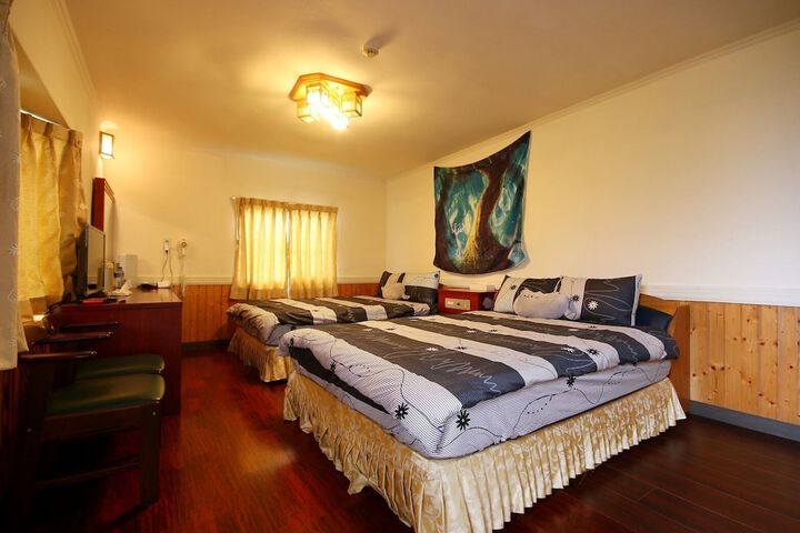 Room 4 of 17