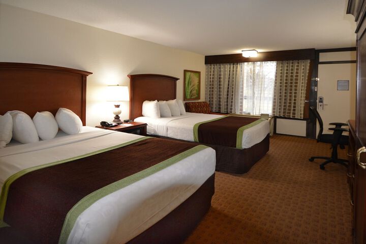 Deluxe Double Room with 2 Double Beds (9 of 21)