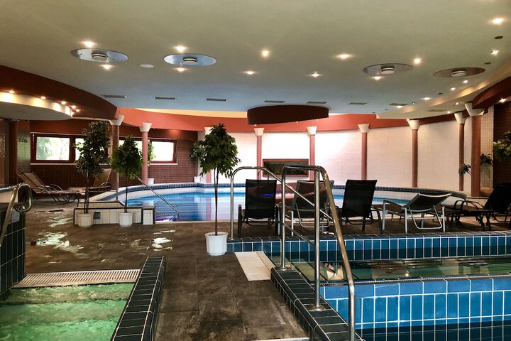 Pool 27 of 60