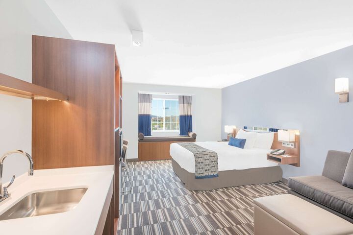 Room 14 of 33