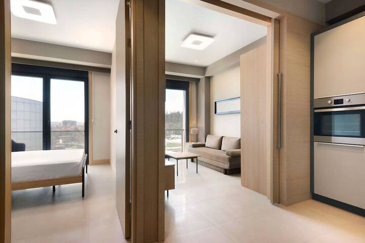 Room 10 of 14