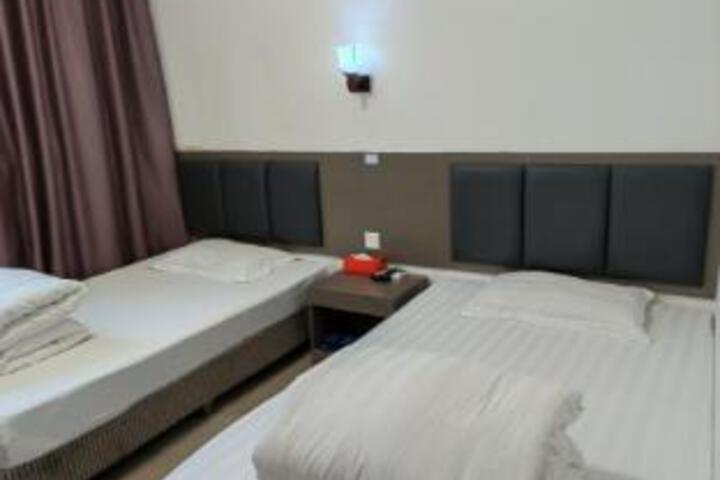 Room 8 of 10