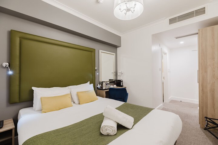Room 52 of 165