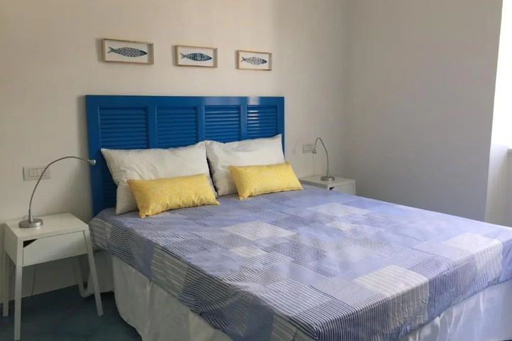 Room 4 of 11