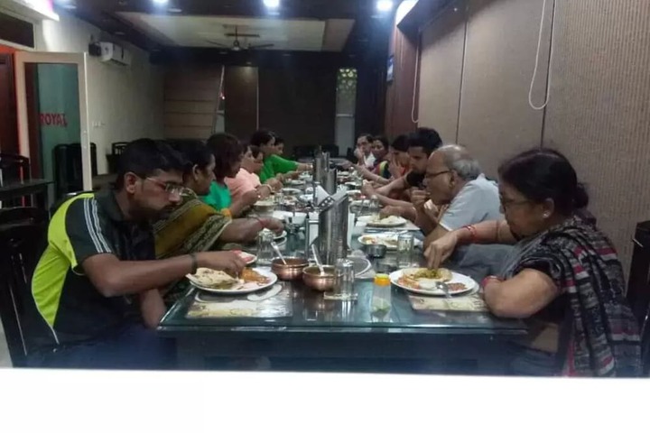 Dining 21 of 30