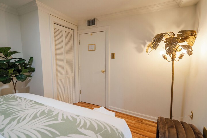 Room 28 of 148