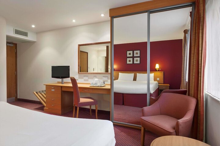 Room 4 of 17