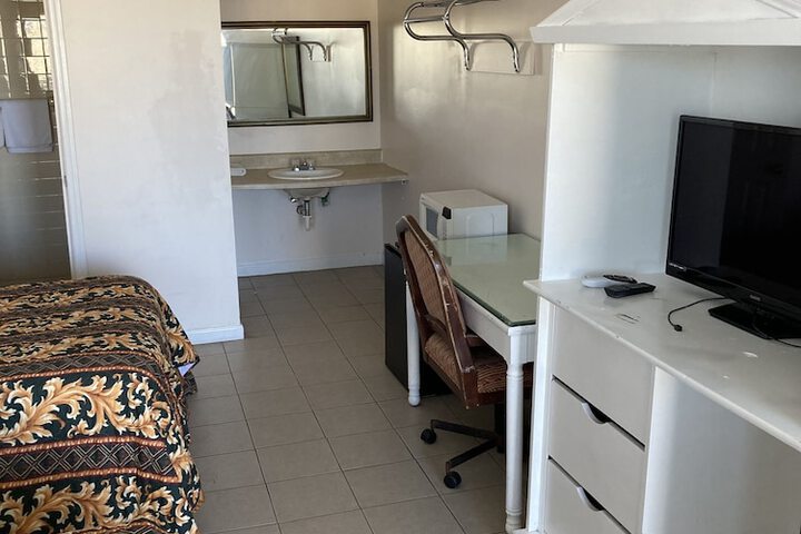 Room 3 of 53