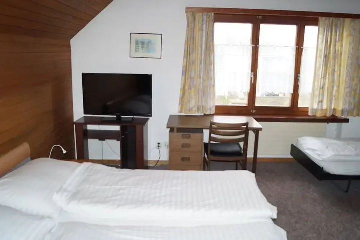 Room 6 of 26