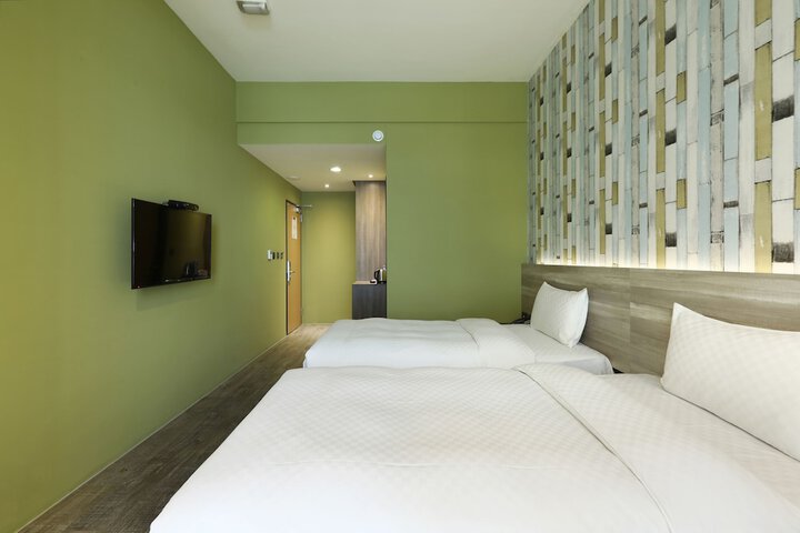 Room 8 of 43