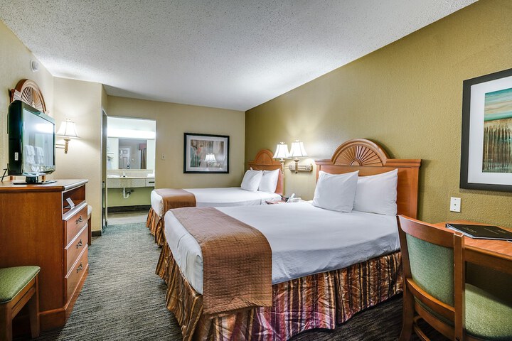 2 Double Beds (1 of 9)