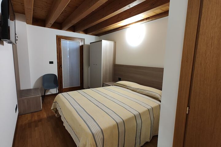 Room 2 of 51