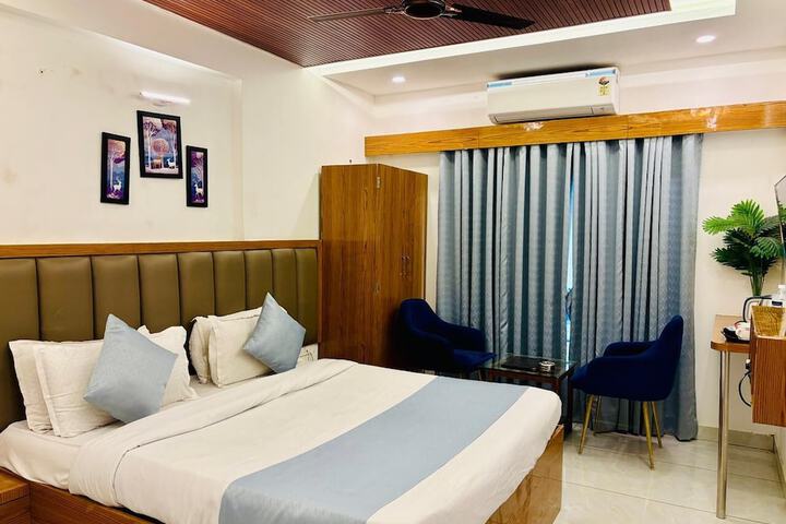 Room 30 of 42