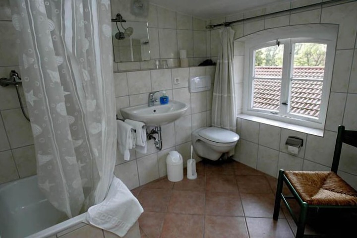 Room 17 of 25