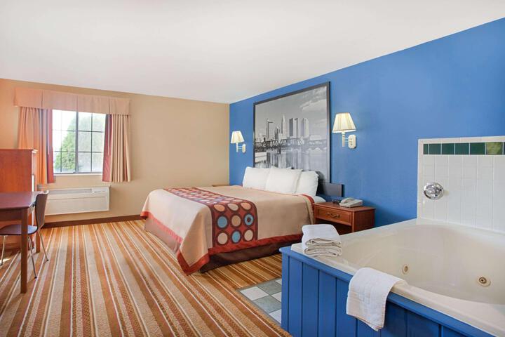 1 King Bed (4 of 13)