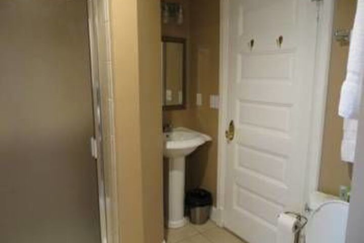 Room 5 of 33