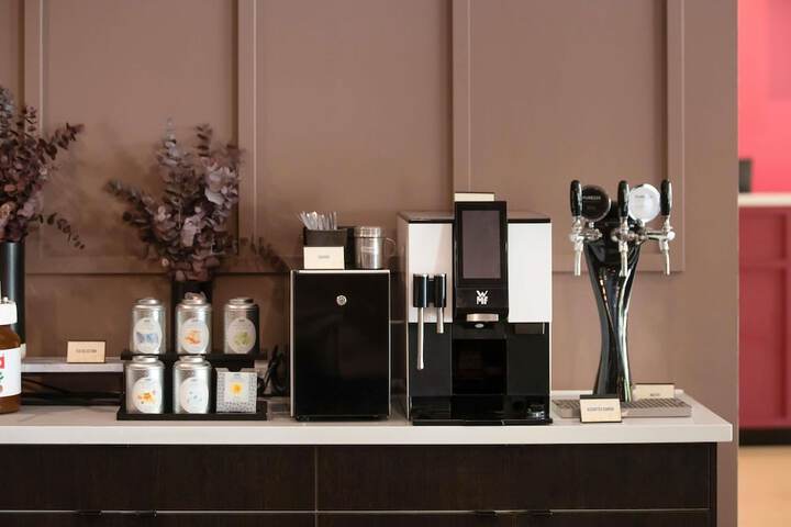Breakfast/Coffee Service 40 of 104