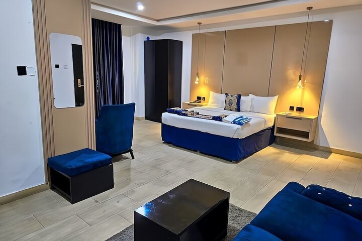 Room 32 of 51