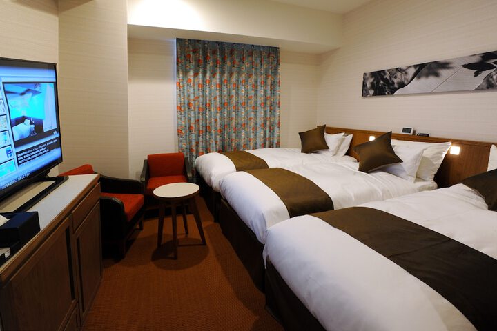 Room 13 of 104