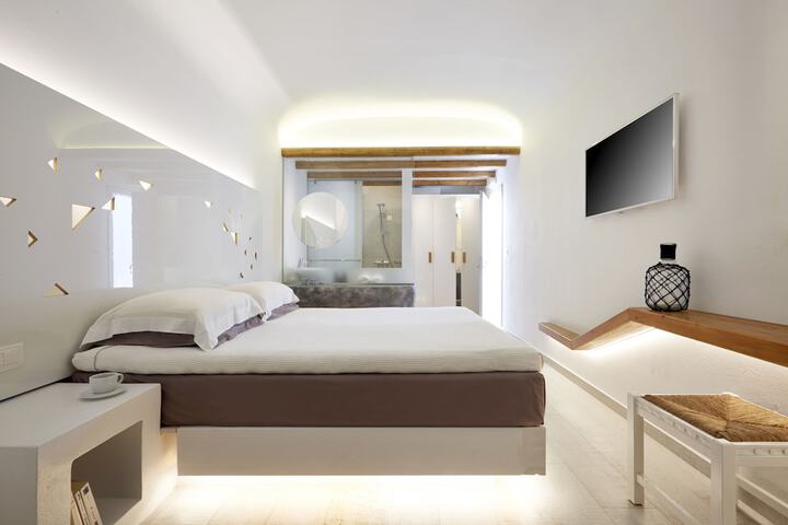 Room 7 of 106