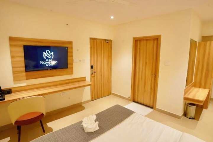 Room 2 of 5